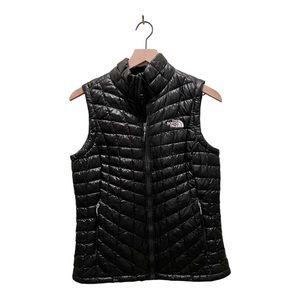 Women’s North Face Thermoball Vest (EXCELLENT CONDITION)